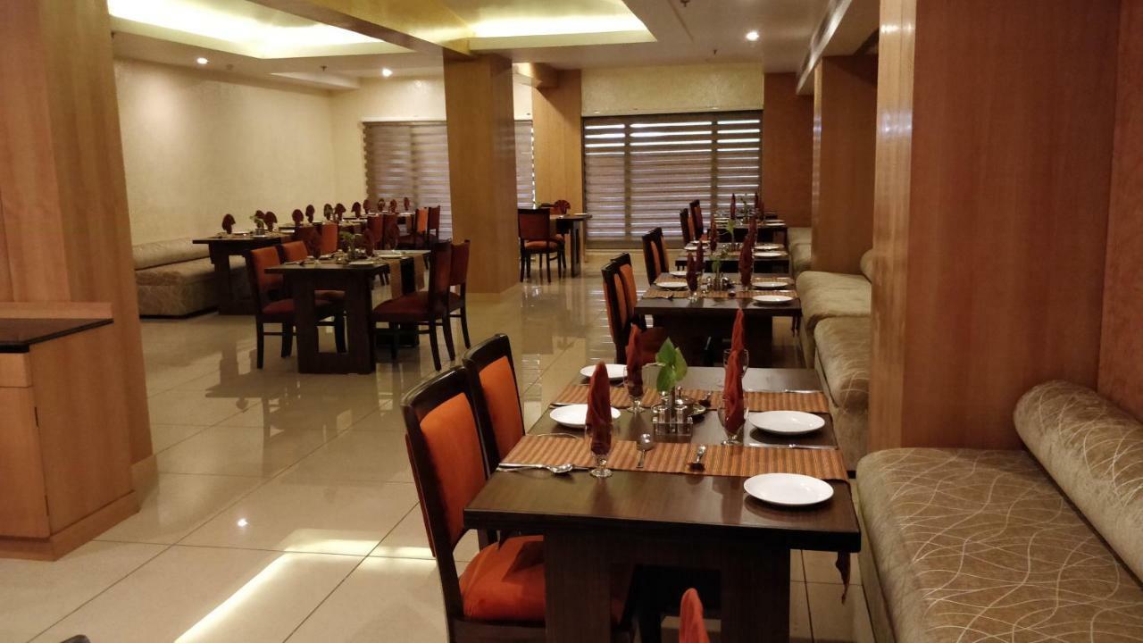 Hotel Hindusthan International, Варанаси Екстериор снимка