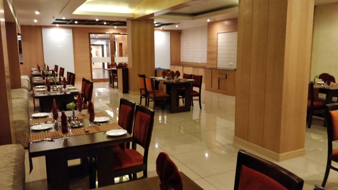 Hotel Hindusthan International, Варанаси Екстериор снимка